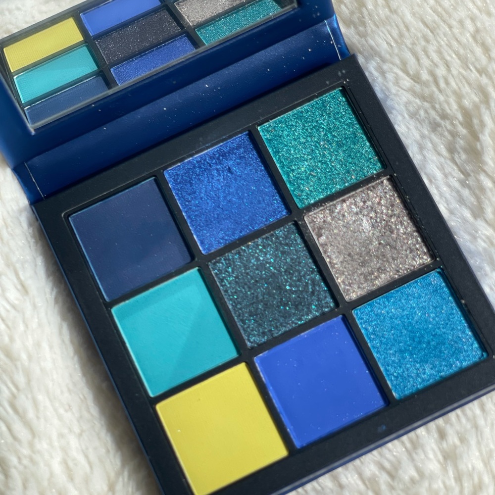 Huda Beauty palette Sapphire